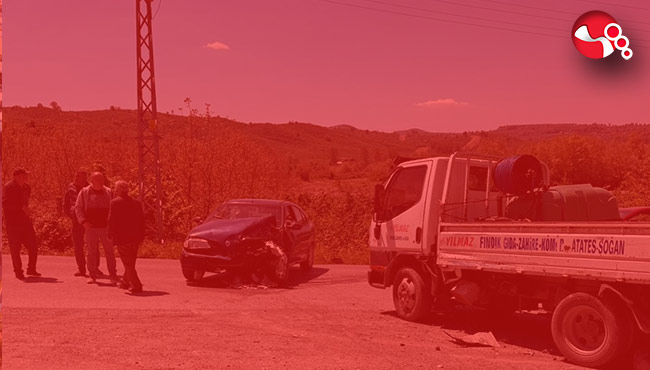 Kamyonetler çarpıştı