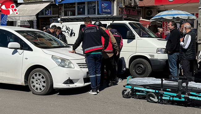 Otomobil ile Motosiklet çarpıştı