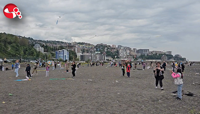 Uçurtmalar gökyüzünü renklendirdi