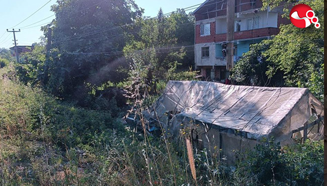 Elektrik direğine çarptı, bahçeye savruldu: Can kaybı ve yaralılar...