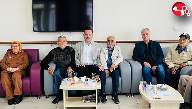 Bayramda huzurevi ziyareti