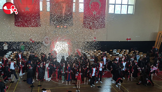 Devrek Hamidiye Anadolu Lisesinde mezuniyet coşkusu