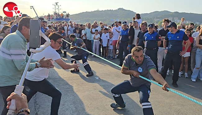 Halat çekme yarışmasının galibi Temizlik İşleri Müdürlüğü oldu
