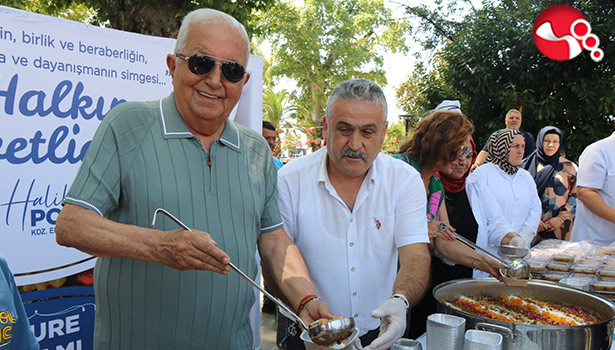 Binlerce aşure ikram edildi