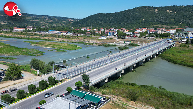 Köprüler yönlendirme ekranları ile ışıl ışıl