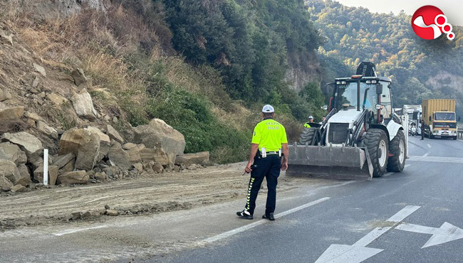 Bir süre trafiğe kapandı!....