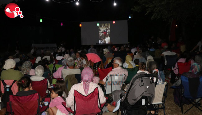 Hasbeyler açık hava sinemasında buluştu