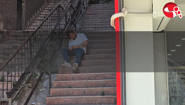 Öylece yatıyordu....