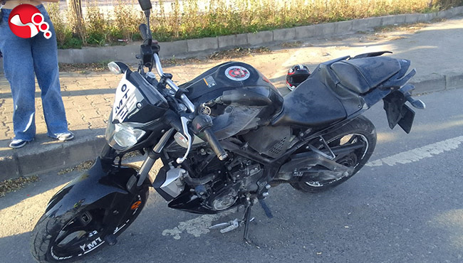Motosikletten düştü!