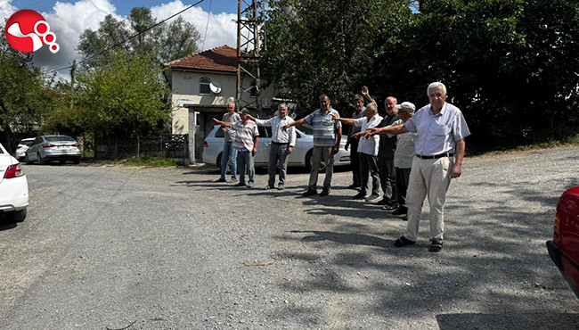 Muhtar ve köylünün yol çilesi