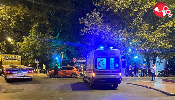 Kavşakta çarpıştılar!....