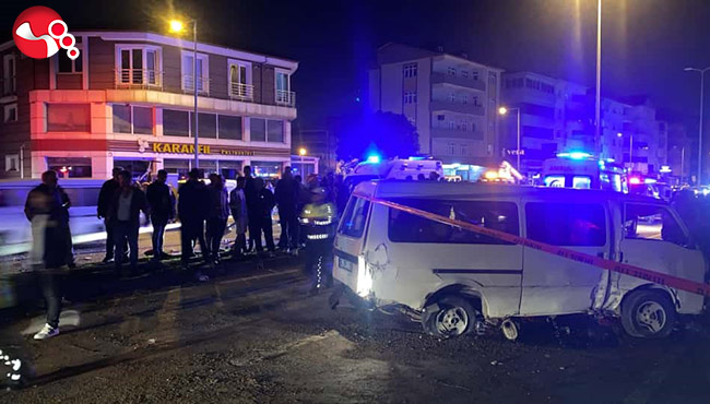 Elektrik ve sinyalizasyon direklerine çarptı!