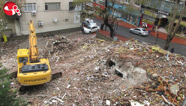 Bina yıkımı sırasında gaz sızıntısı paniğe neden oldu