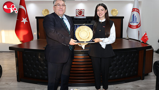 Makamında kabul etti