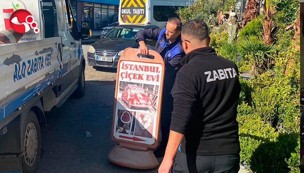 Kaldırımlar işgallerden temizleniyor.....