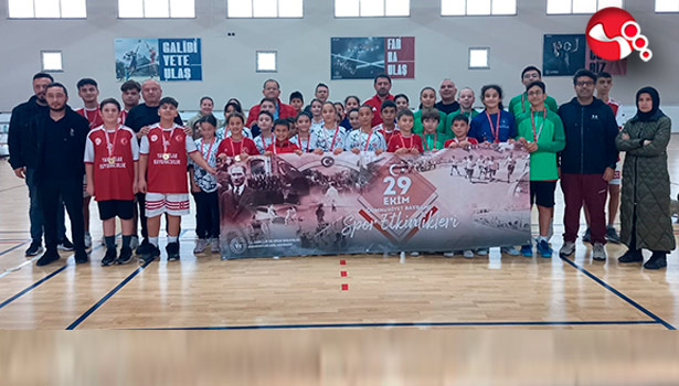 Badminton’da ikinci oldu