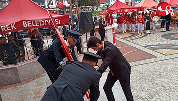 29 Ekim Cumhuriyet Bayramı çelenk sunumuyla başladı