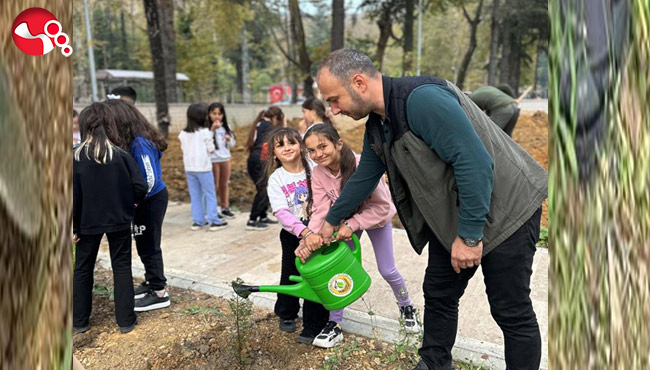 Öğrenciler fidan dikti