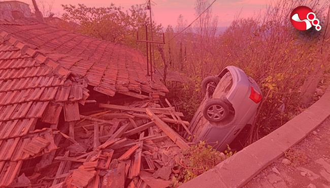 Evin çatısına uçtu