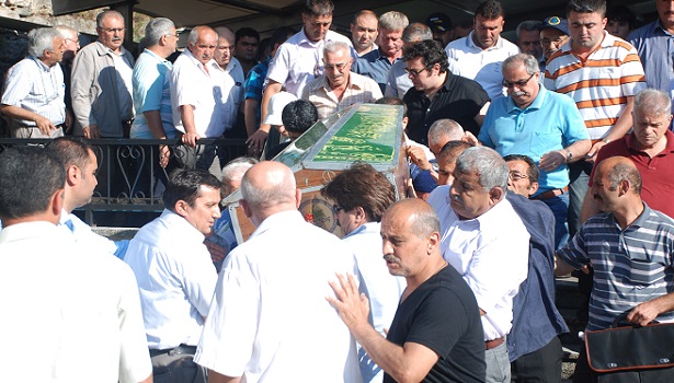 İNTİHAR EDEN TIP FAKÜLTESİ ÖĞRENCİSİ, SON YOLCULUĞUNA UĞURLANDI