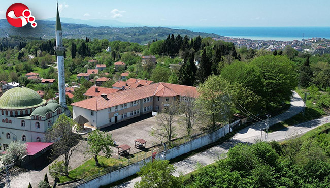 Yıllar Önce Kapısına Kilit Vurulan Okul Yıkılıyor