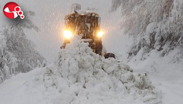 Ulaşıma kapanan köy yolları açma çalışmaları sürüyor