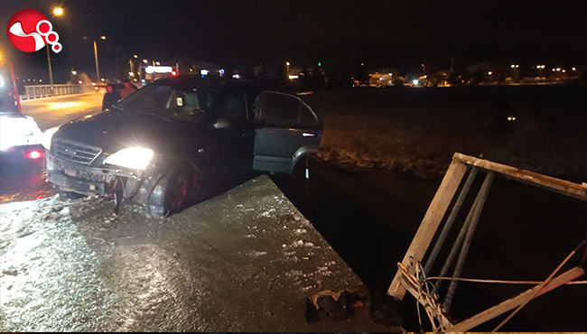 Cip korkuluklarda asılı kaldı