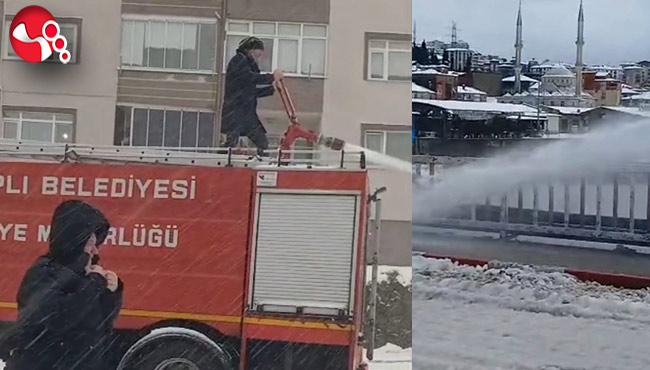 Yollar deniz suyuyla yıkanıyor