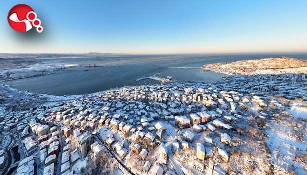 YOLLAR VE KALDIRIMLAR KARDAN TEMİZLENİYOR...