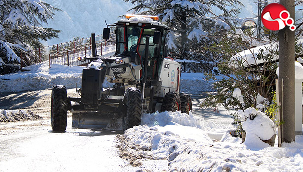 KDZ. EREĞLİ BELEDİYESİ’NDE KARLA MÜCADELE MESAİSİ SÜRÜYOR