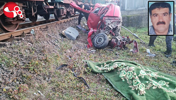 Yük treni otomobile çarptı: 1 ölü