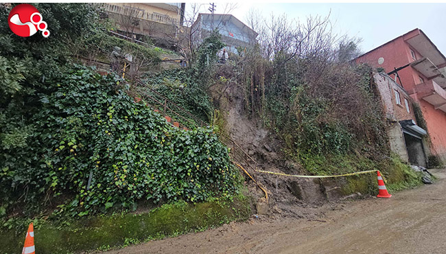 Zonguldak'ta 8 eve ulaşım sağlayan merdiven heyelan nedeniyle kapatıldı