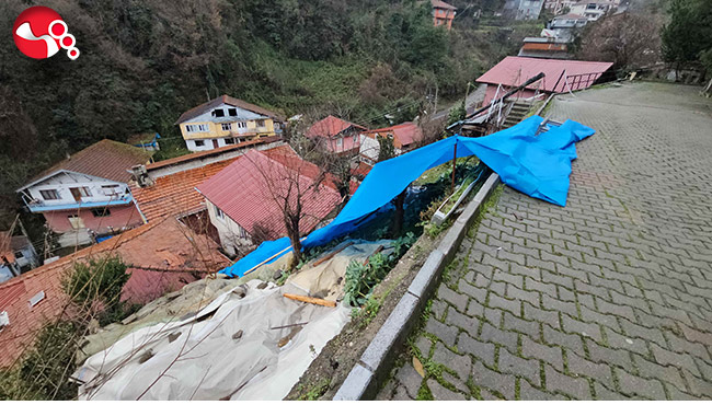 Zonguldak'ta korkutan heyelan; kayalar iki evin üzerine düştü