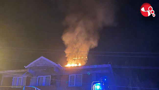 Çatı alevlere teslim oldu