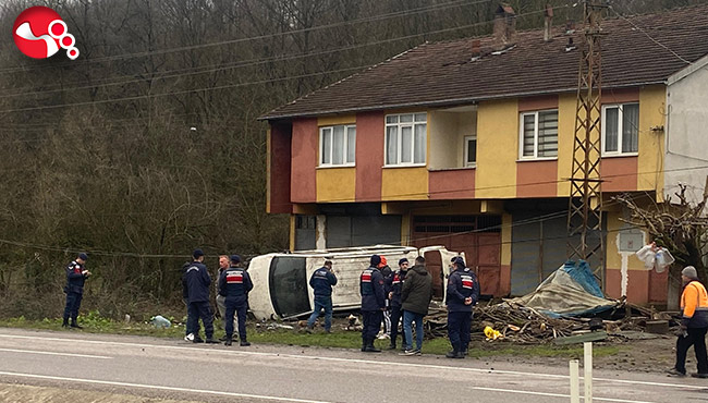 Minibüs devrildi… Çok sayıda yaralı var…