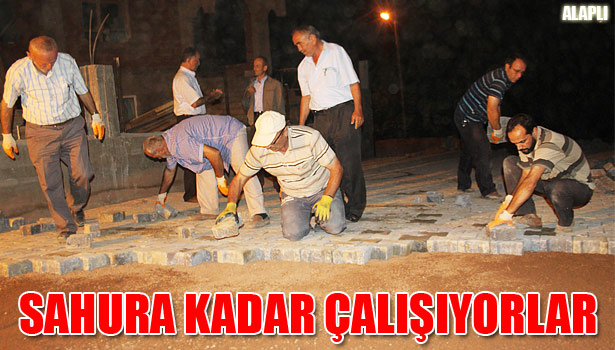 GENCİ YAŞLISI SAHUR VAKTİNE KADAR YOL YAPIYOR