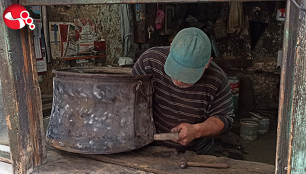 Kalay zanaatın son temsilcisi yarım asırdır bu mesleği yapıyor
