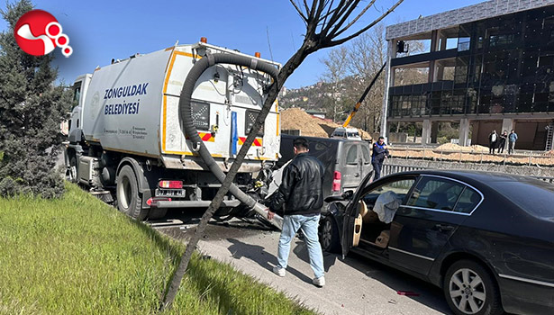 Zonguldak'ta belediye aracının karıştığı zincirleme kazada 4 kişi yaralandı