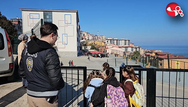 Okullarda Polis Nöbeti!....