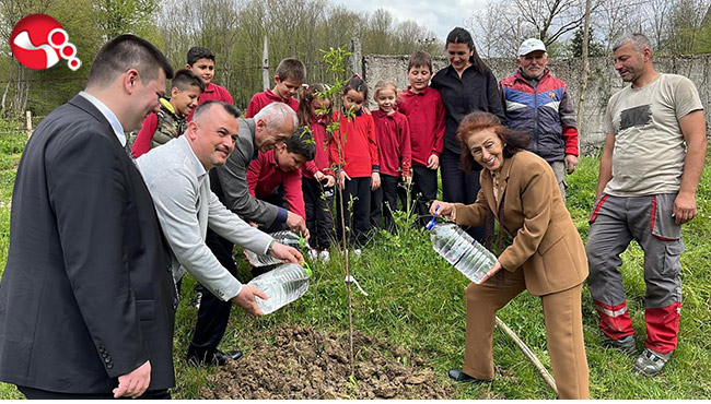 Buluşup hediye dağıttılar