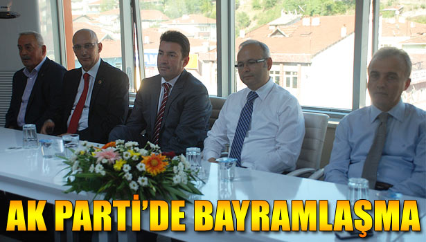 PARTİ BİNASINDA BAYRAMLAŞMA TÖRENİ DÜZENLENDİ