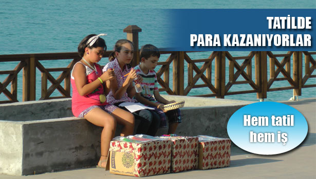 OKUL HARÇLIKLARINI ÇALIŞARAK ÇIKARIYORLAR