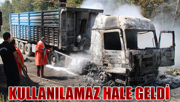 ÇAKIL YÜKLÜ TIR, SEYİR HALİNDEYKEN YANDI