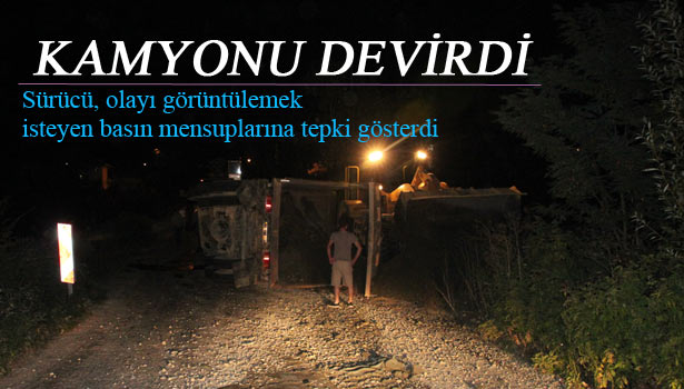 DAMPERİ AÇILAN KAMYON DEVRİLDİ