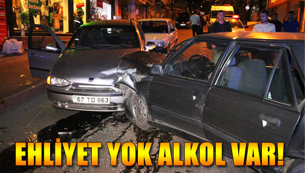 ALKOLLÜ VE EHLİYETSİZ SÜRÜCÜLER ÇARPIŞTI
