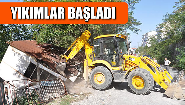 ATIL DURUMDAKİ DÜKKANLAR YIKILIYOR