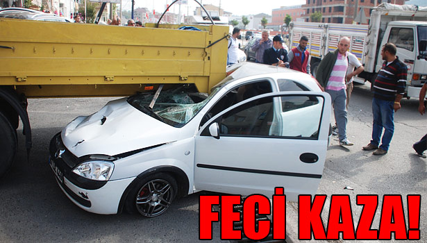 EREĞLİ'DE OTOMOBİL TIR'IN ALTINA GİRDİ