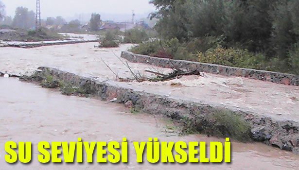 SAĞANAK YAĞIŞ DERE KENARINDAKİ İSTİNAT DUVARLARINI YIKTI