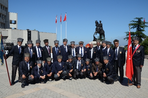 91. KURTULUŞ YILDÖNÜMÜ KUTLANDI..