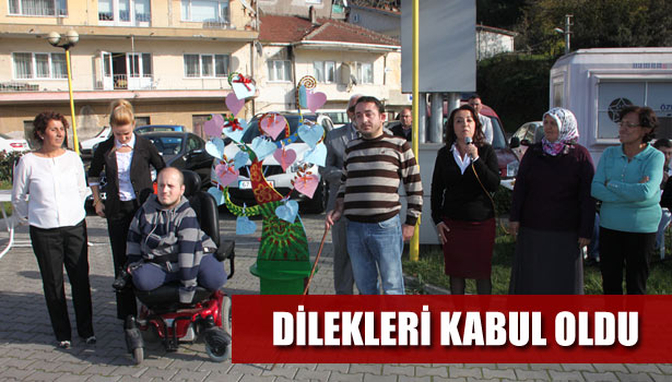 DİLEK AĞACINDAKİ İSTEKLER ENGELLİ ÇOCUKLARA TESLİM EDİLDİ